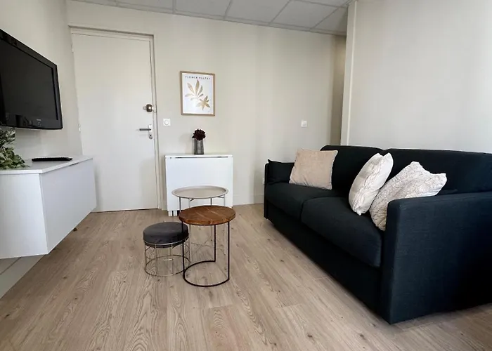 Situe A 200m De La 카네트